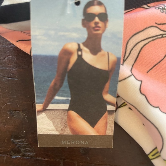 Swimsuit 🩱 - Picture 4 of 5